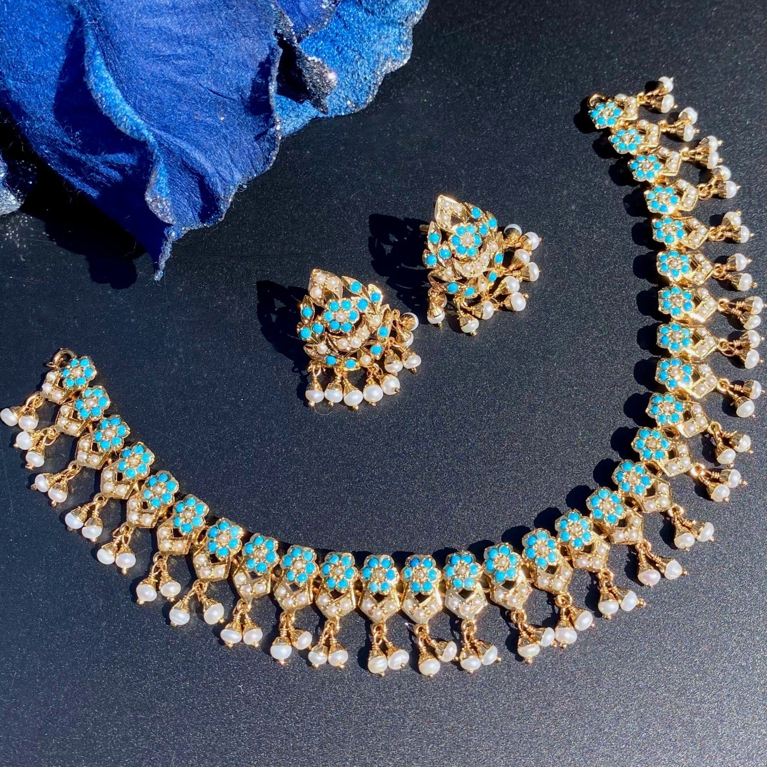 gold plated necklace set in pearl and feroza