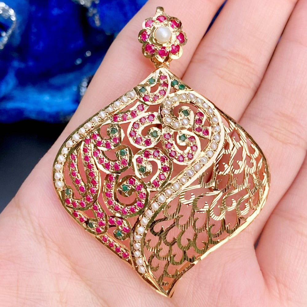 Trendy gold online pendant