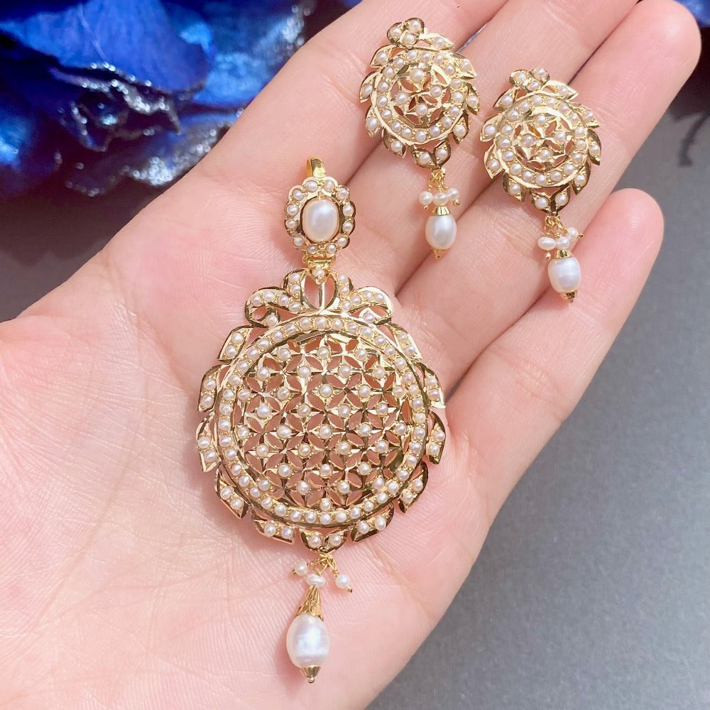 Earring and pendant set on sale designs