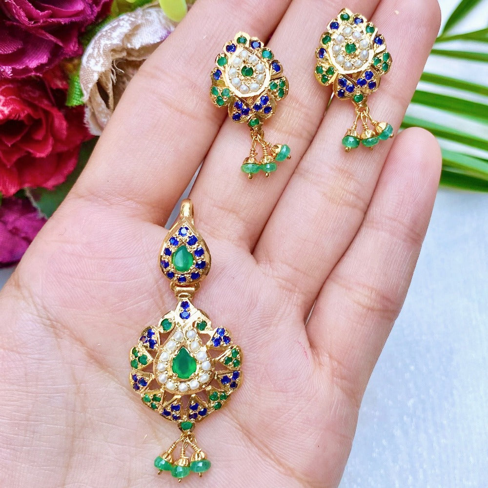 small pendant set for gifting