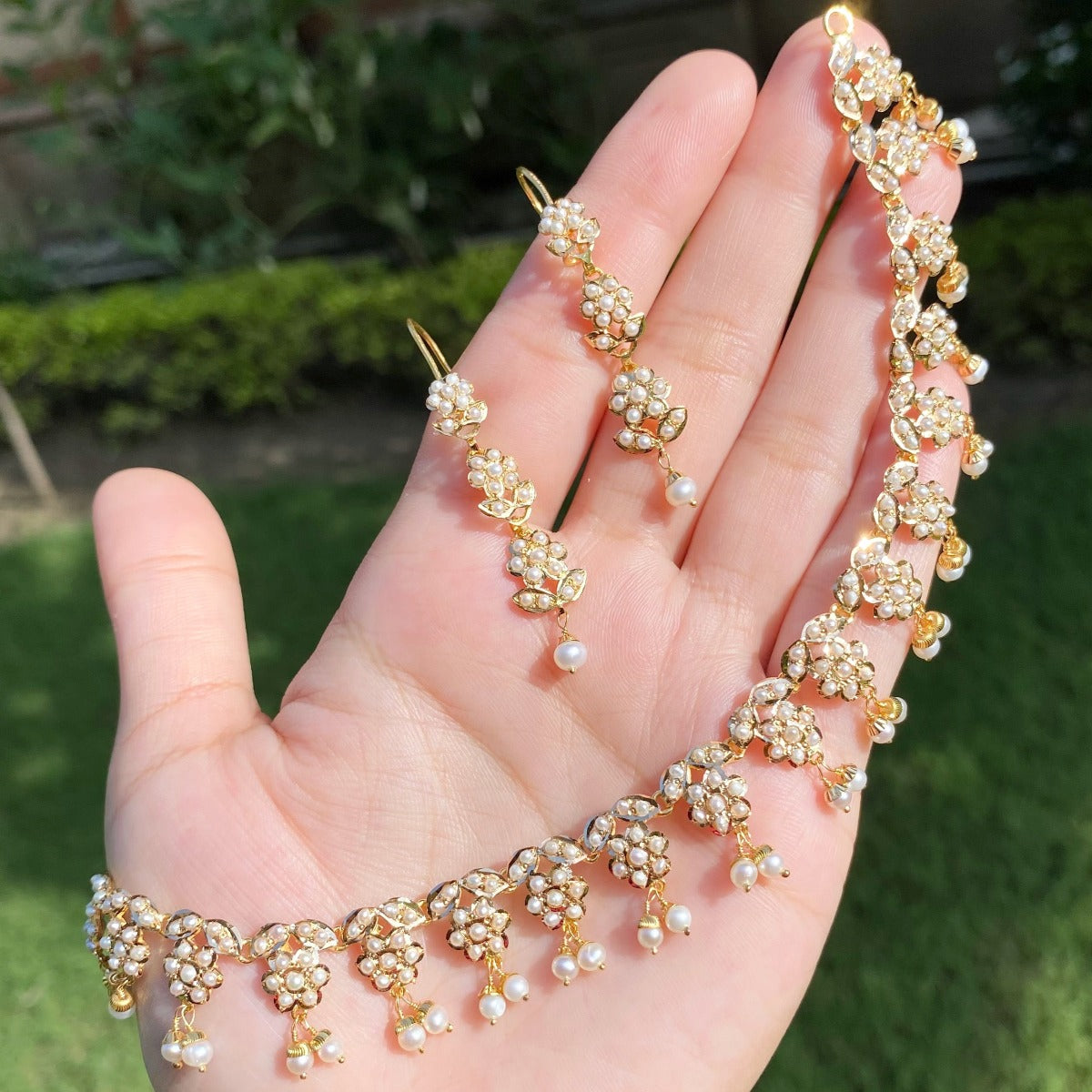 Delicate Pearl Necklace in 22 Carat Gold GNS 220