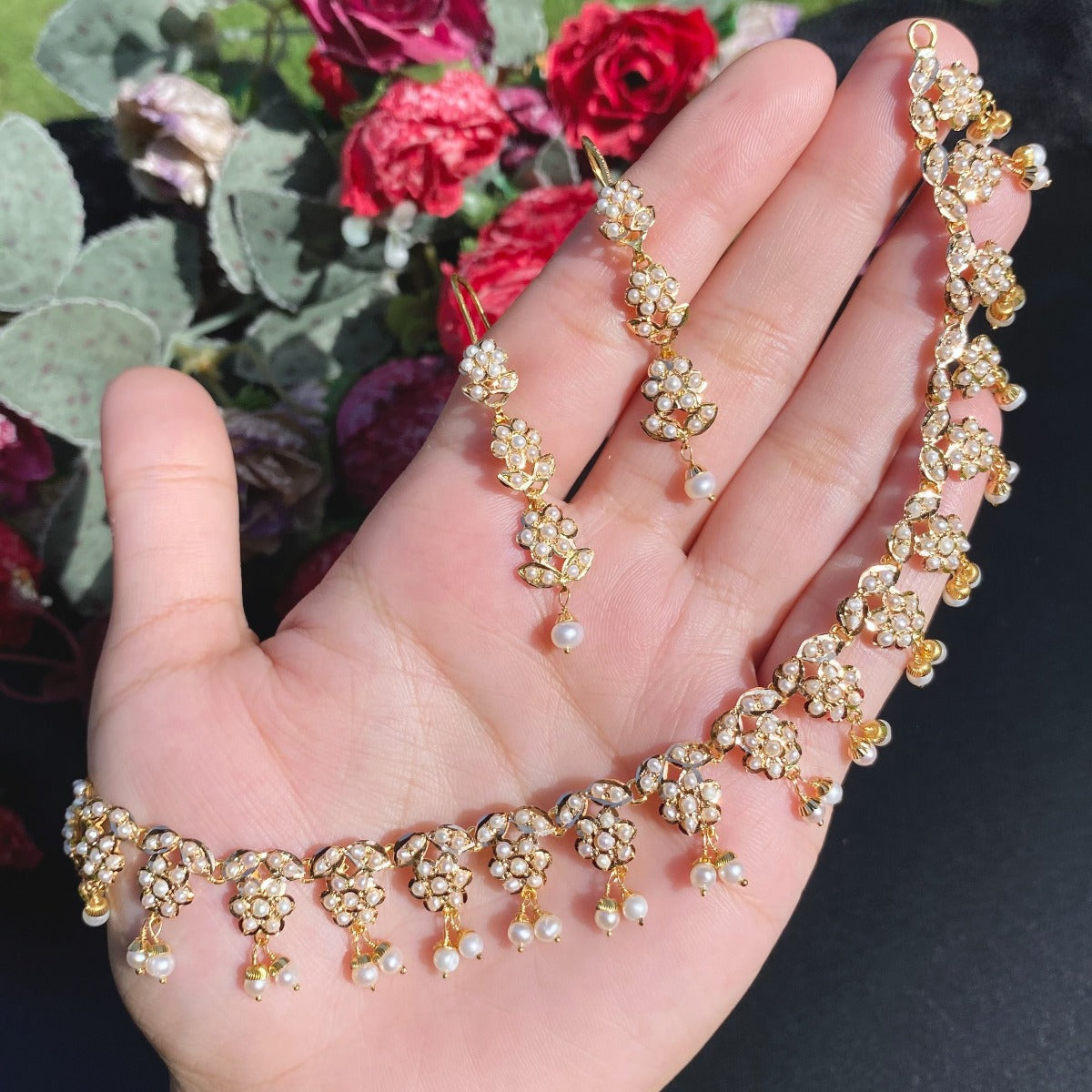 Delicate Pearl Necklace in 22 Carat Gold GNS 220