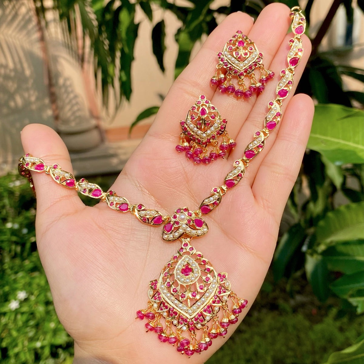 Ruby necklace sets hot sale in gold