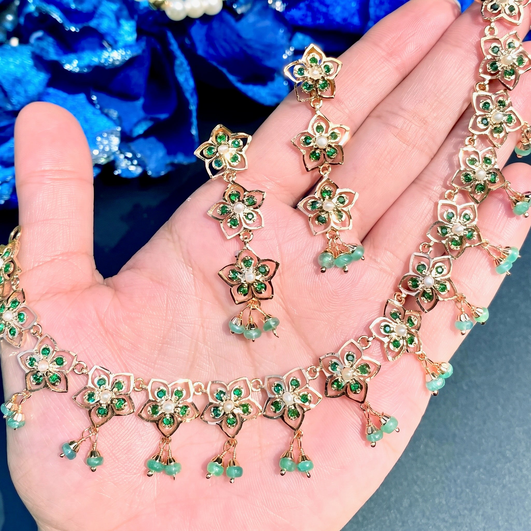 sleek-emerald-necklace.jpg
