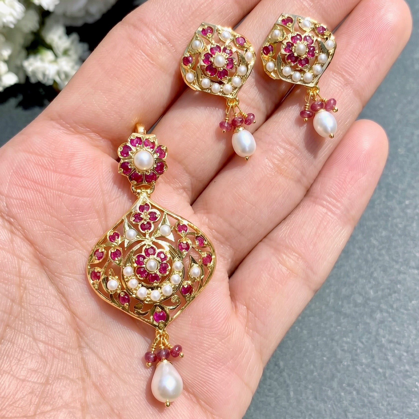 pendant set for gifting