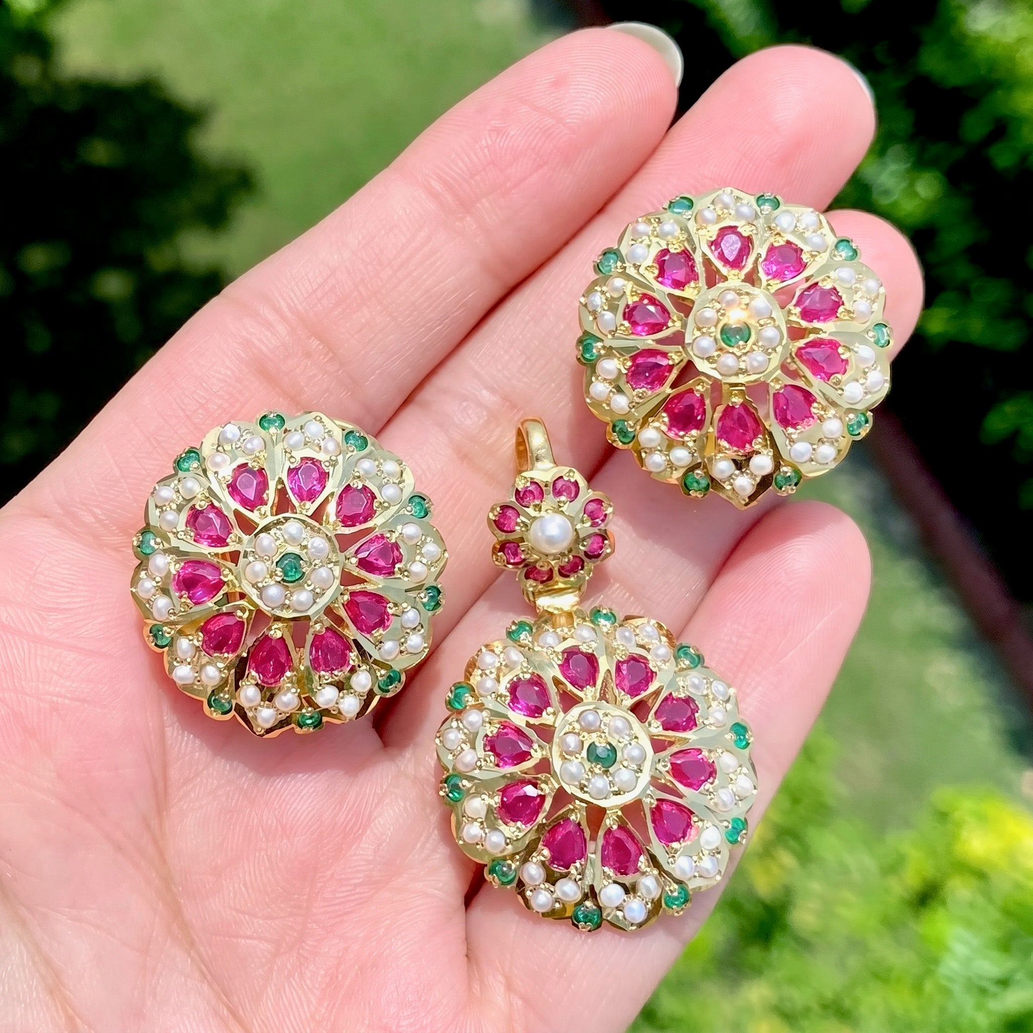 pendant-set-festive-wear.jpg