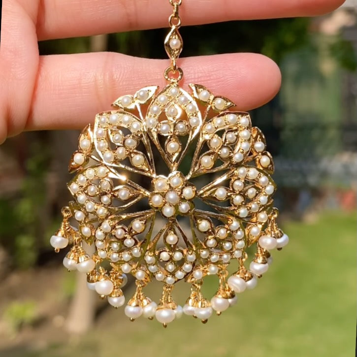 gold plated round pearl tikka