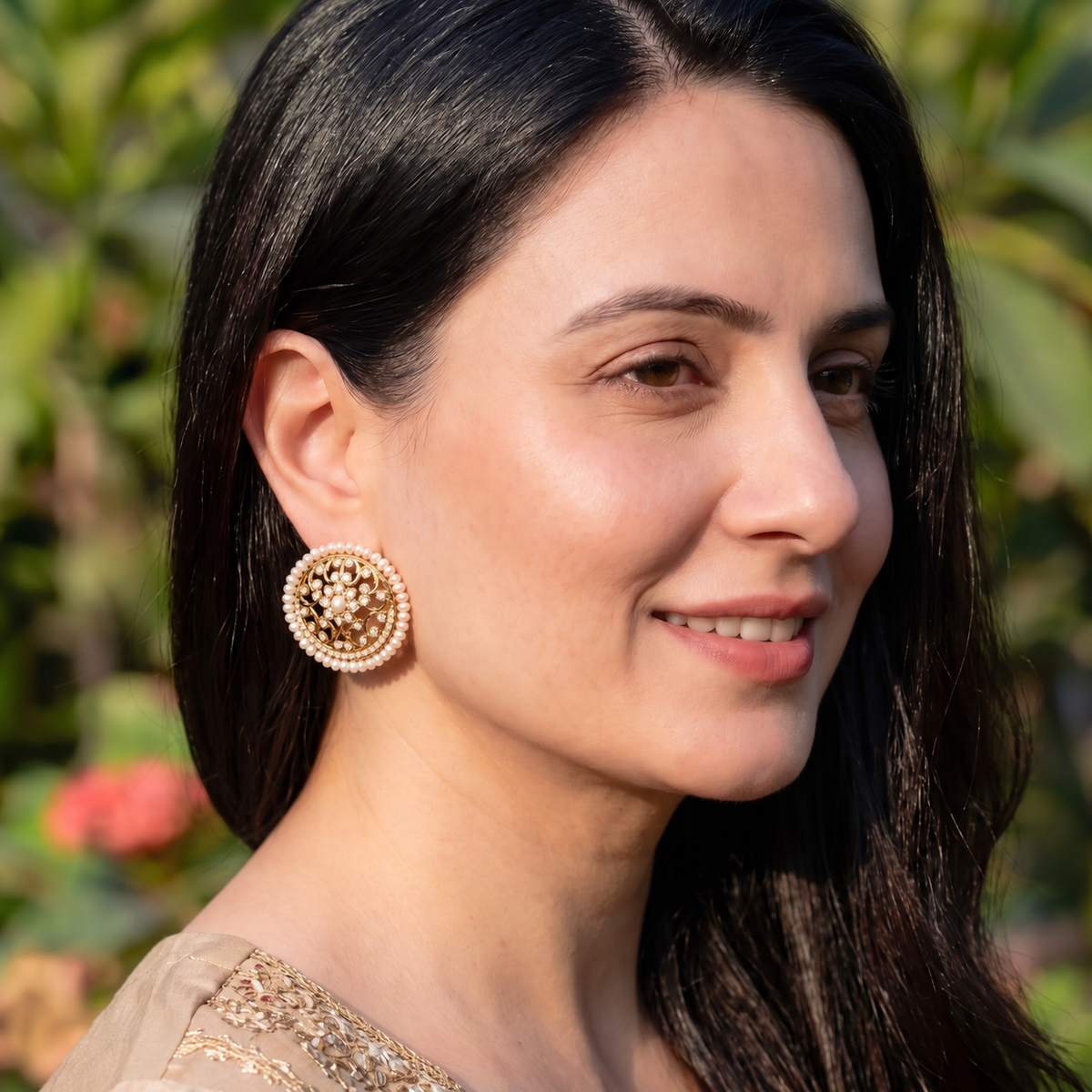 Round Pearl Jadau Stud Earrings in Gold-Plated 925 Silver ER 821
