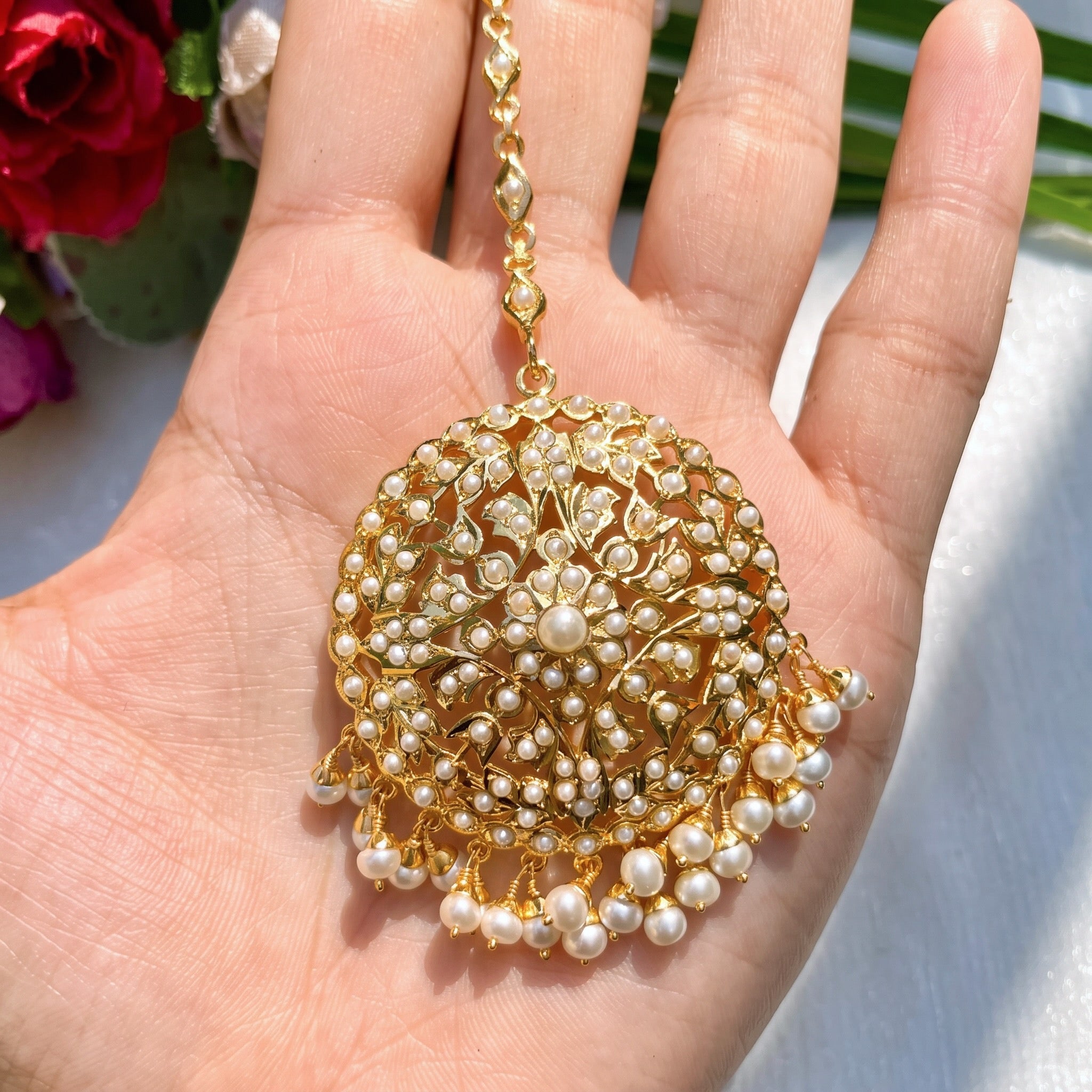mang tikka in pearls