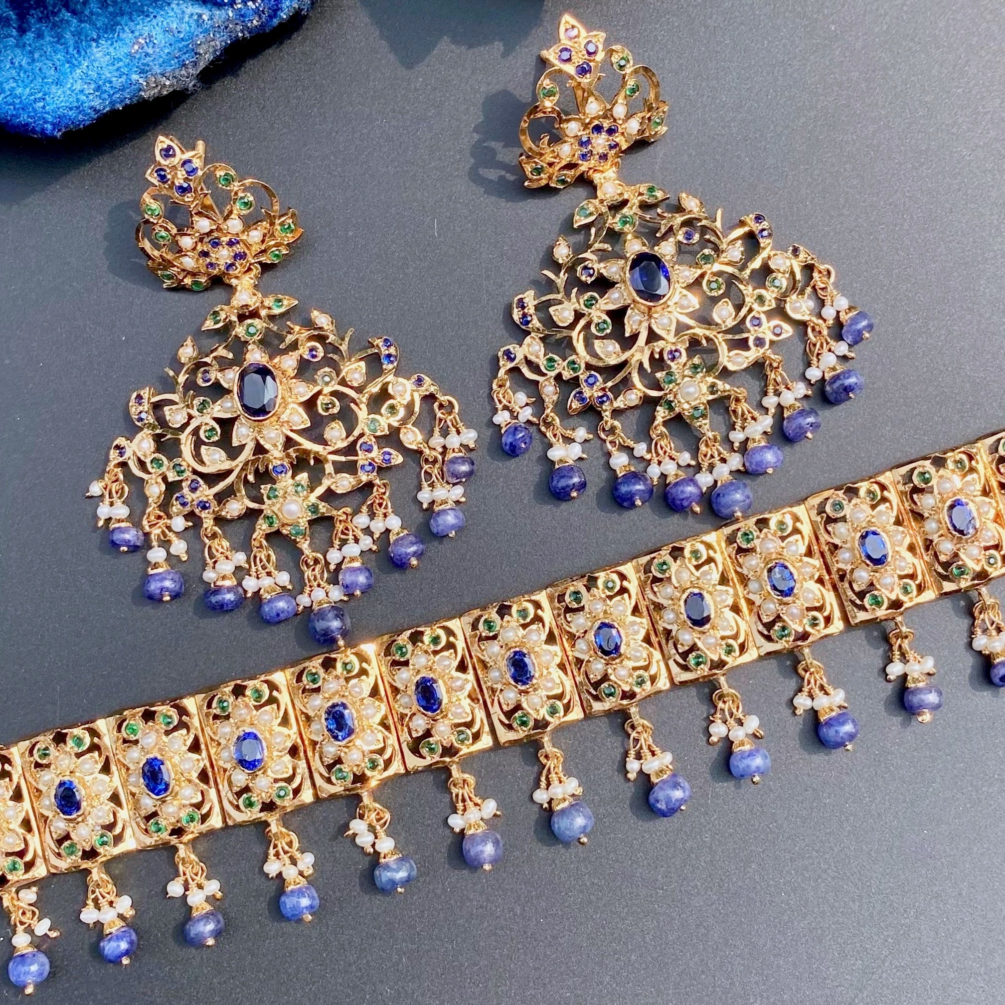 gold plated jadau choker on silver