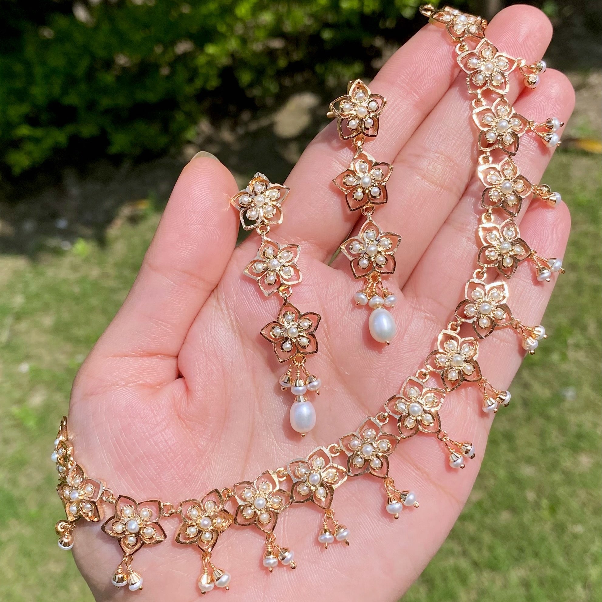 delicate pearl necklace set