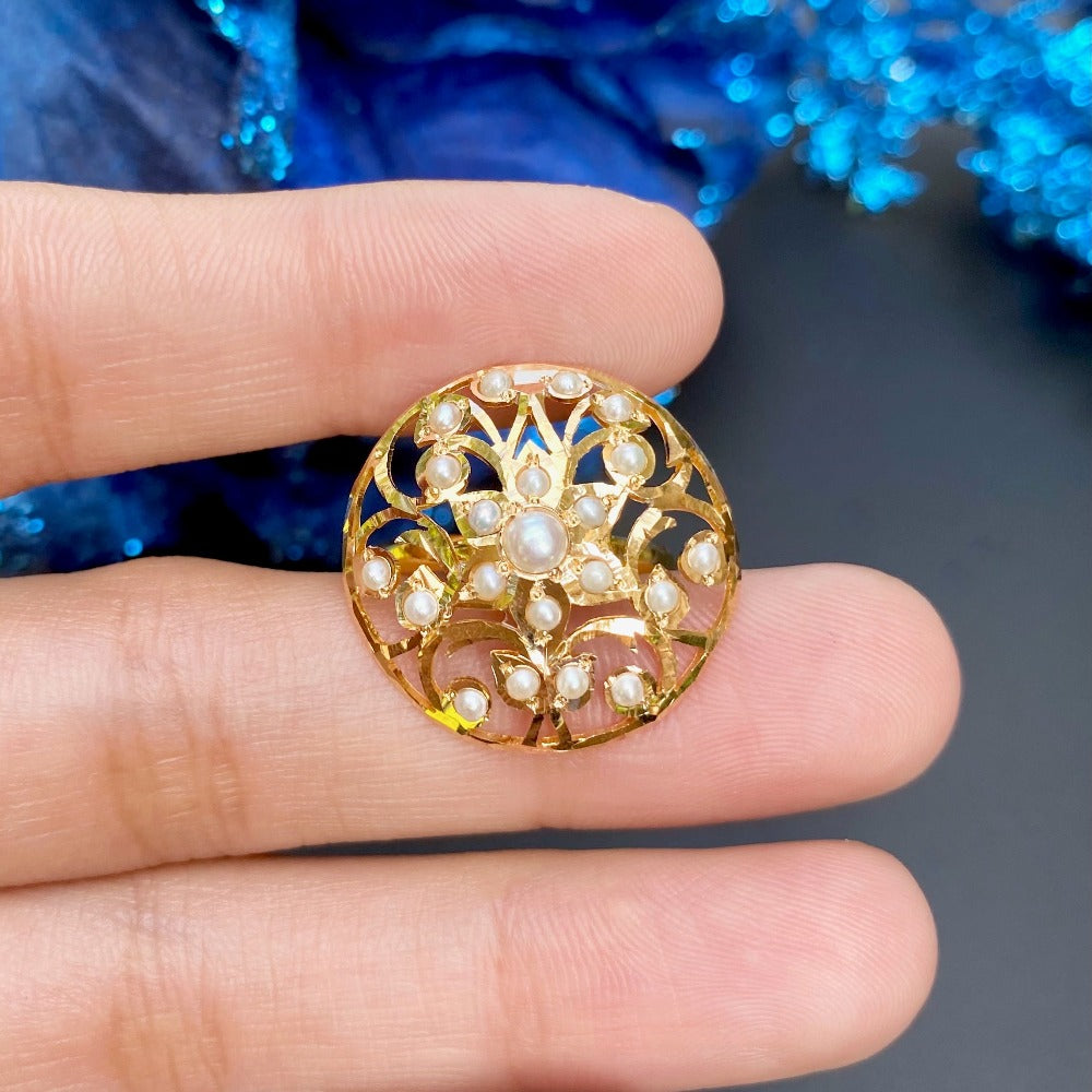 elegant pearl ring in 22ct gold