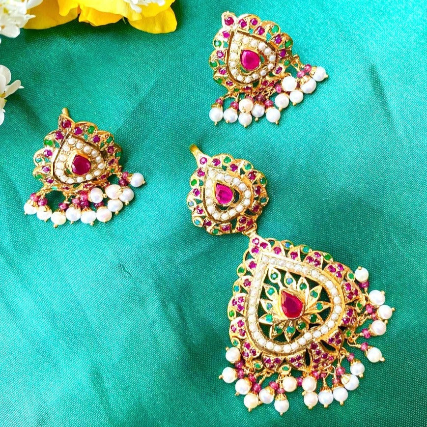 nizami pendant set