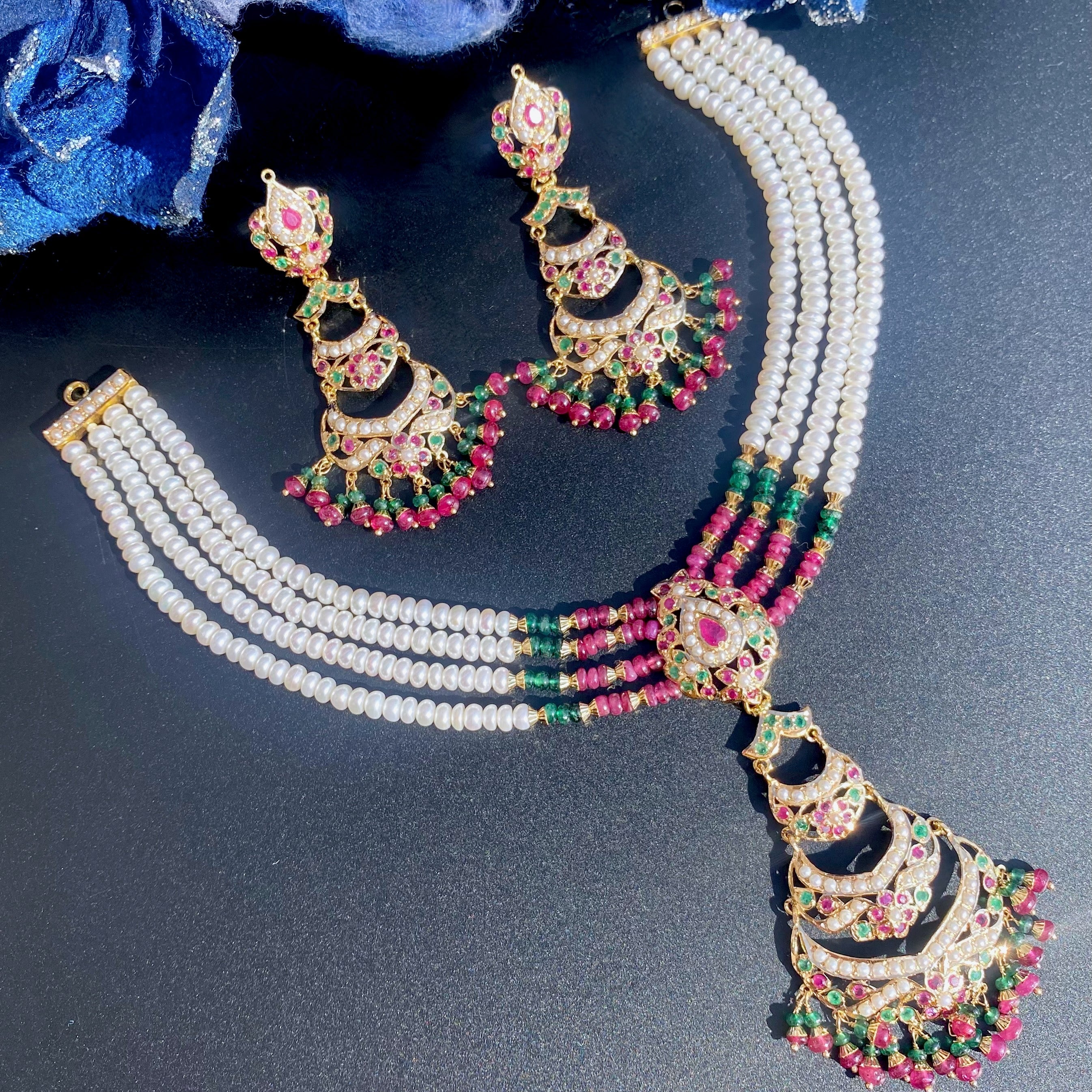 jadau-choker-22k-gold.jpg