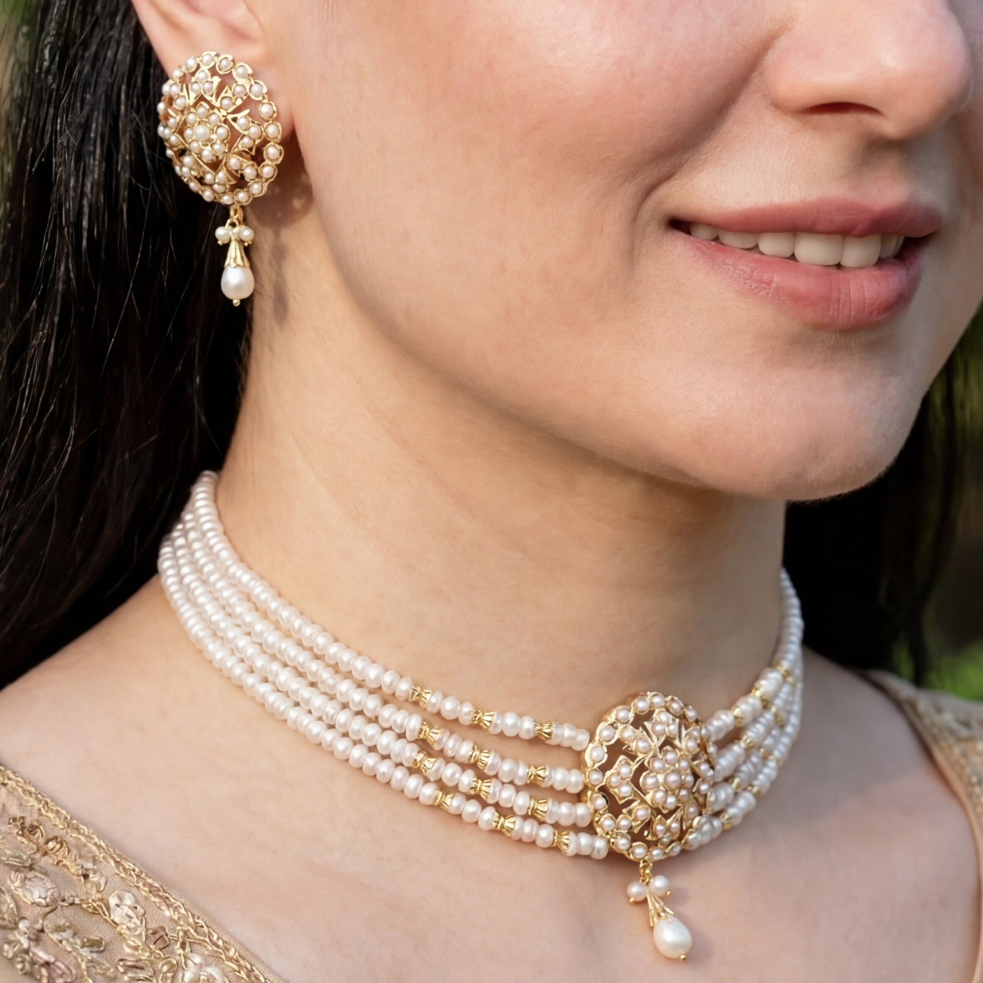మినిమలిస్టిక్ పెర్ల్ చోకర్ సెట్ | స్టెర్లింగ్ వెండిపై బంగారం పూత | రియల్ పెరల్స్ NS 158