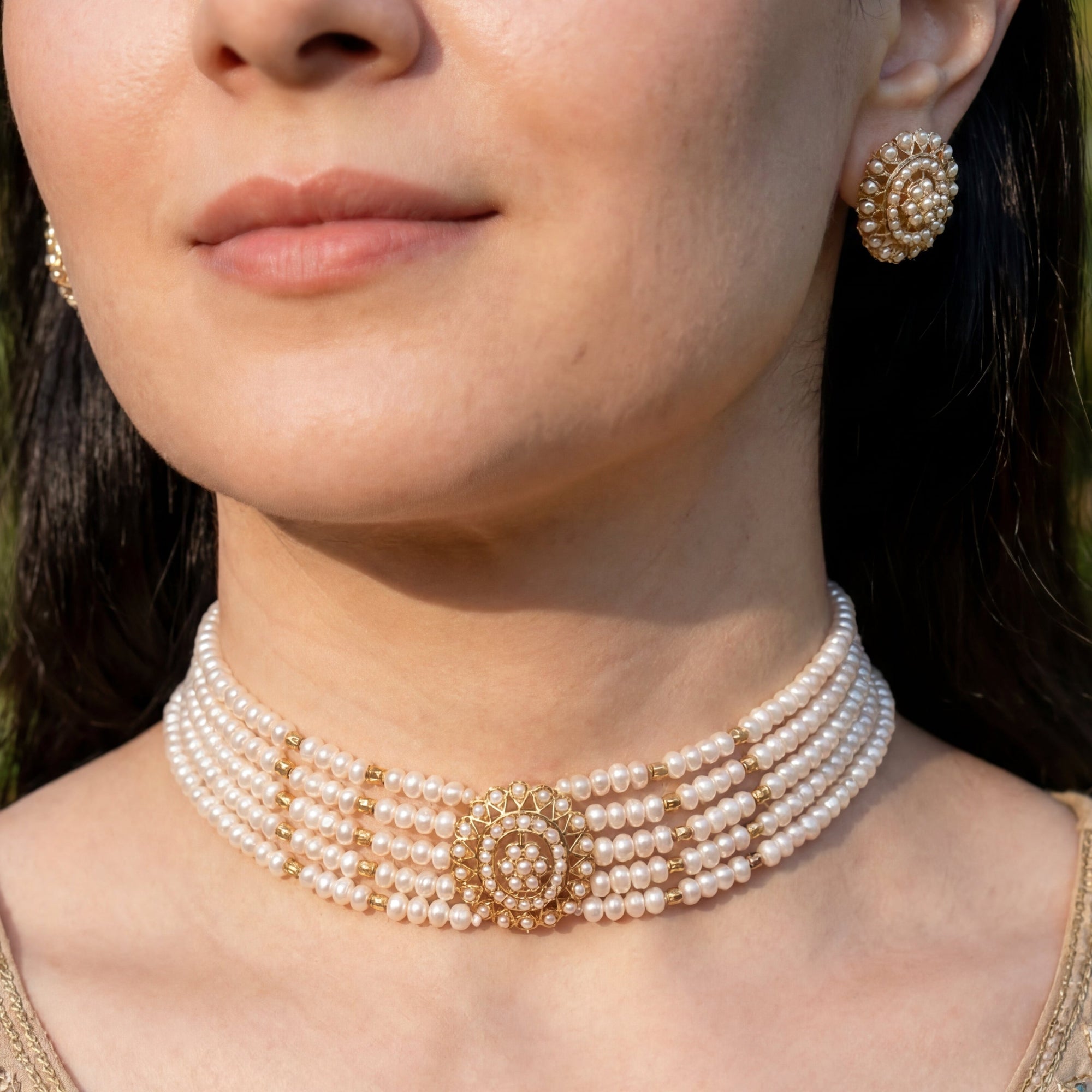 గోల్డ్ ప్లేటెడ్ పెర్ల్ చోకర్ సెట్ | మినిమలిస్ట్ చోకర్ డిజైన్ NS 162