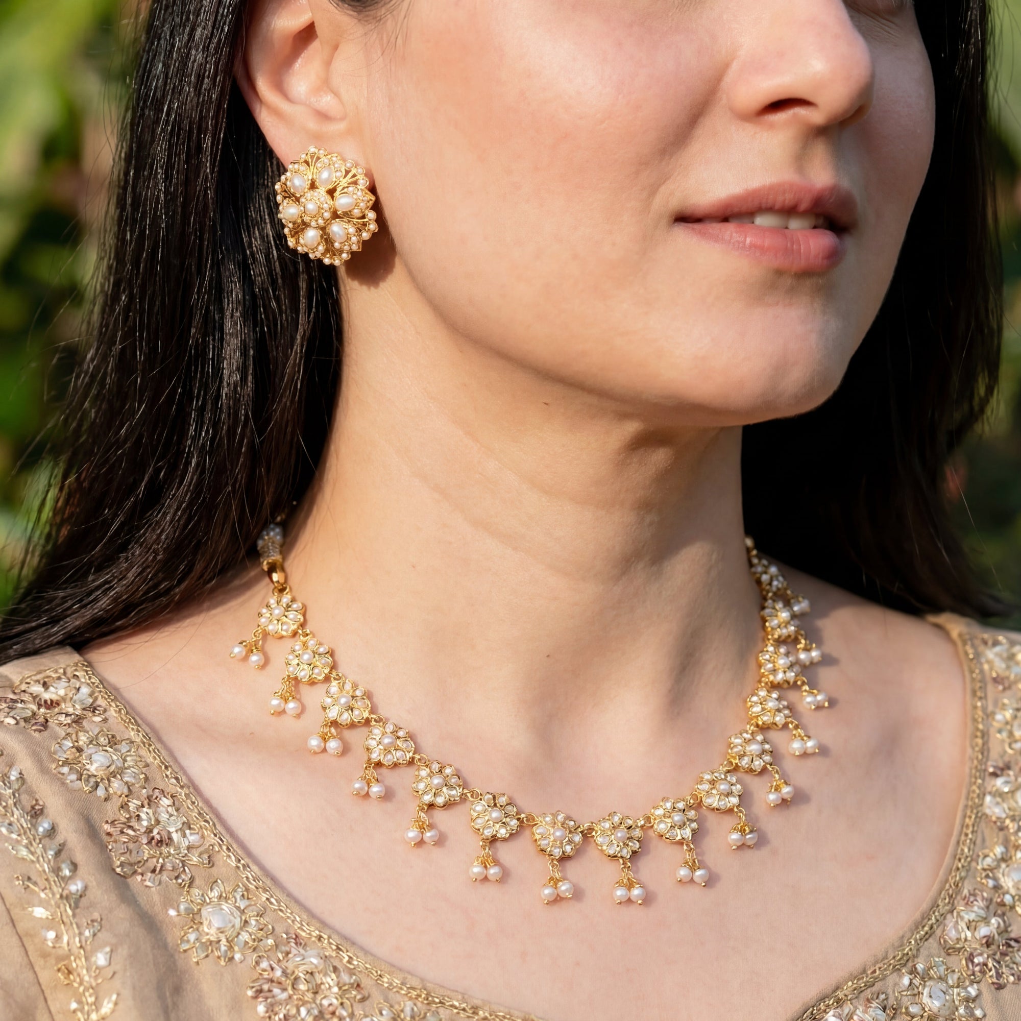 పూల స్టడ్స్‌తో సొగసైన ముత్యాల హారము | సున్నితమైన ముత్యాల నగలు | NS 318