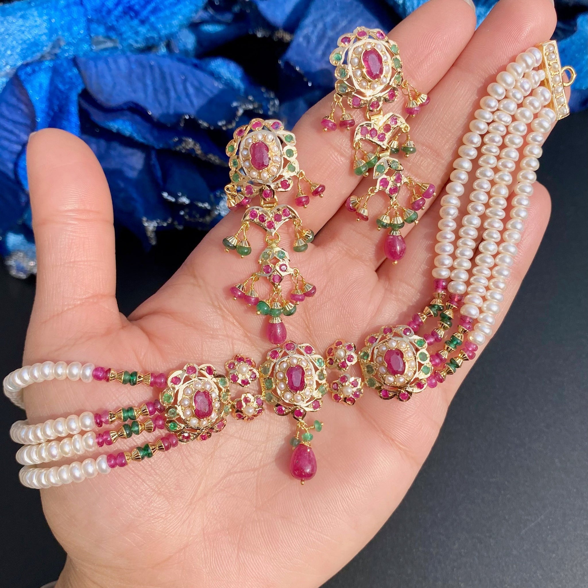 jewelry-gifts-in-gold.jpg