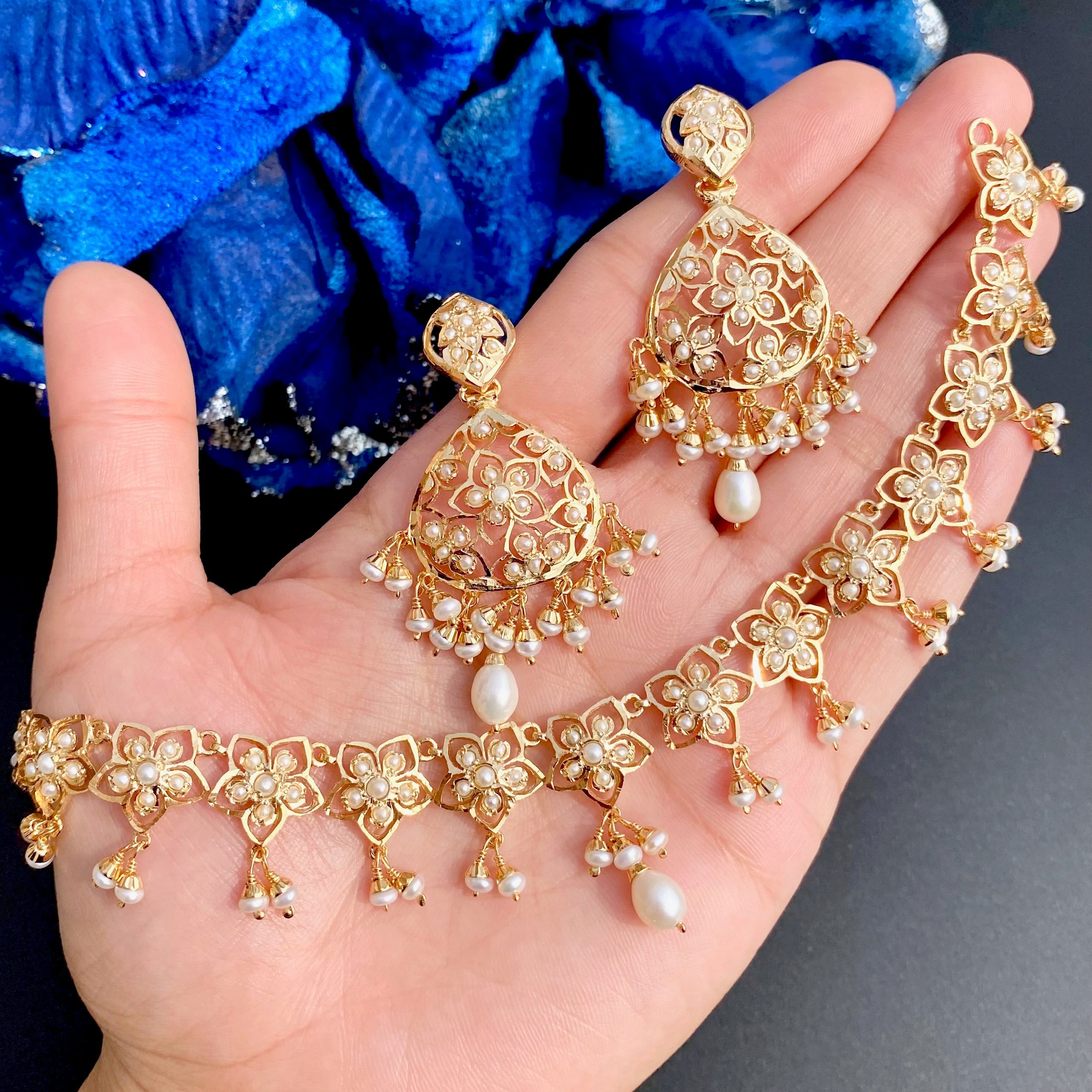 modern-pearl-necklace.jpg