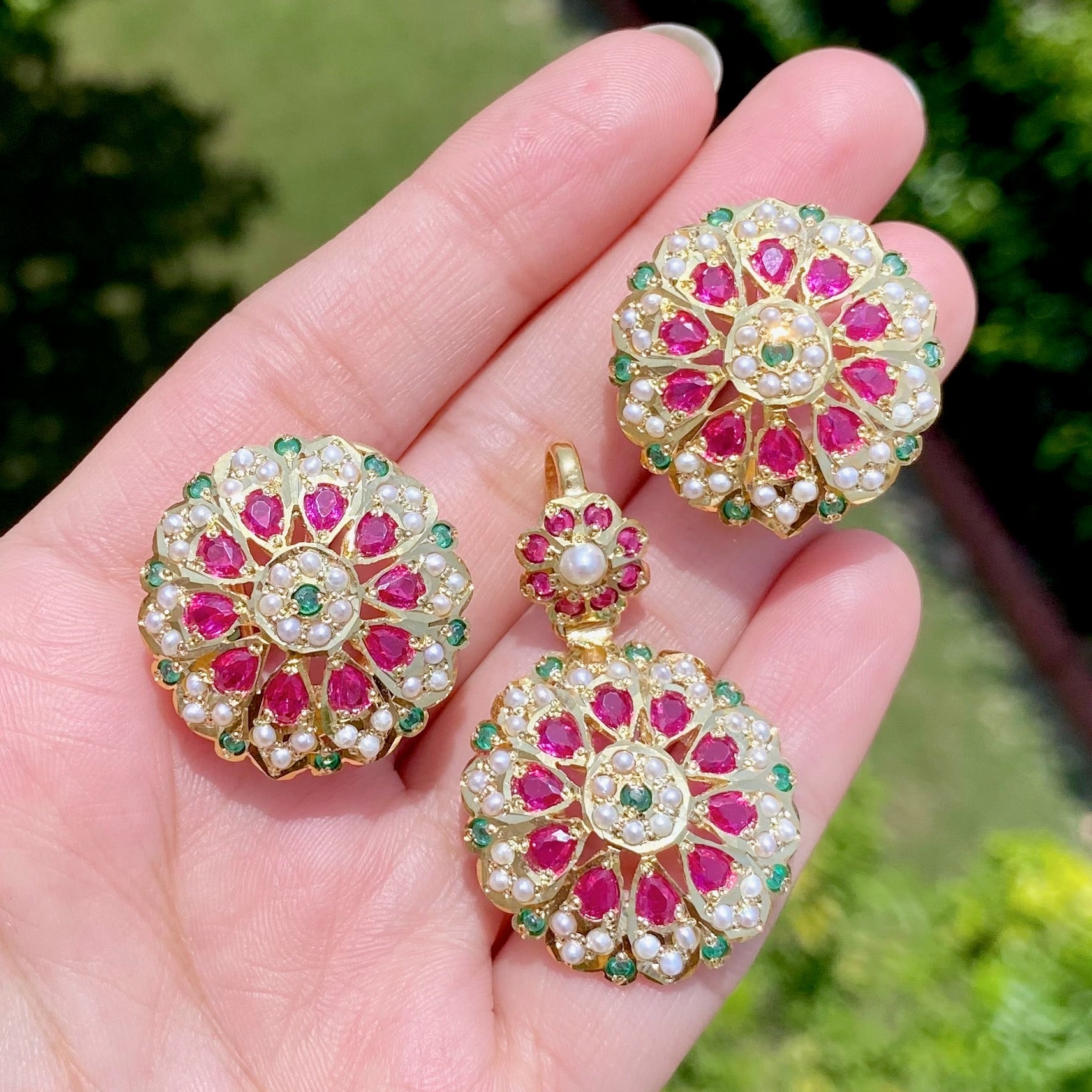 pendant-set-festive-wear.jpg