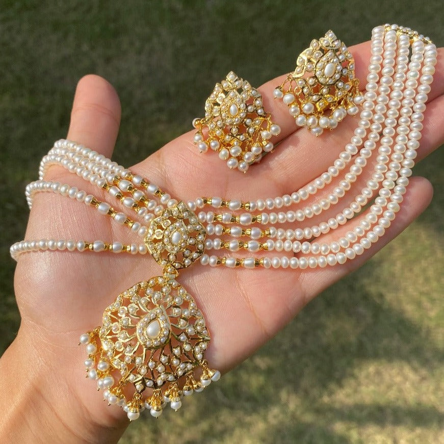 pearl choker