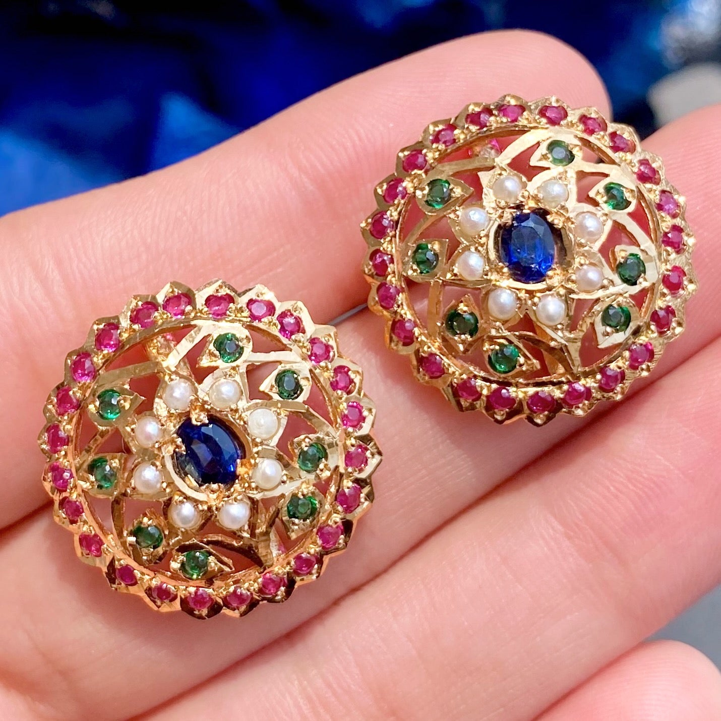 round stud earrings