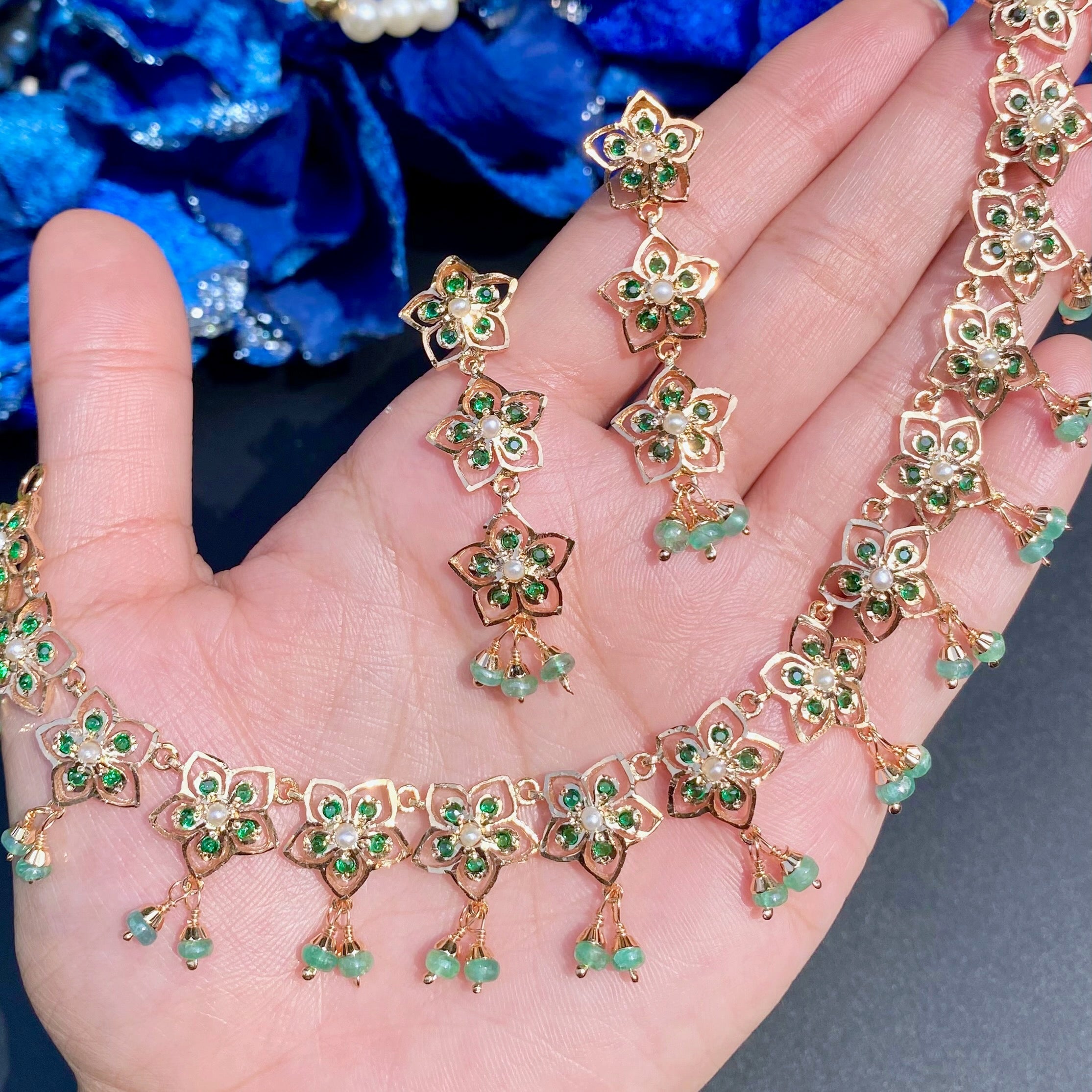 sleek-emerald-necklace.jpg