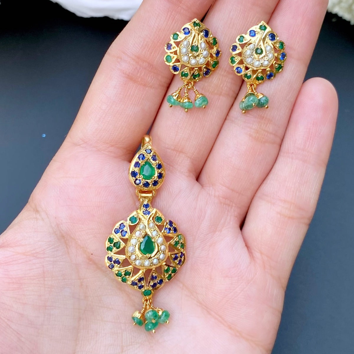 small pendant set for gifting