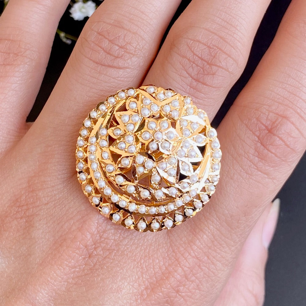 womens gold ring pearls