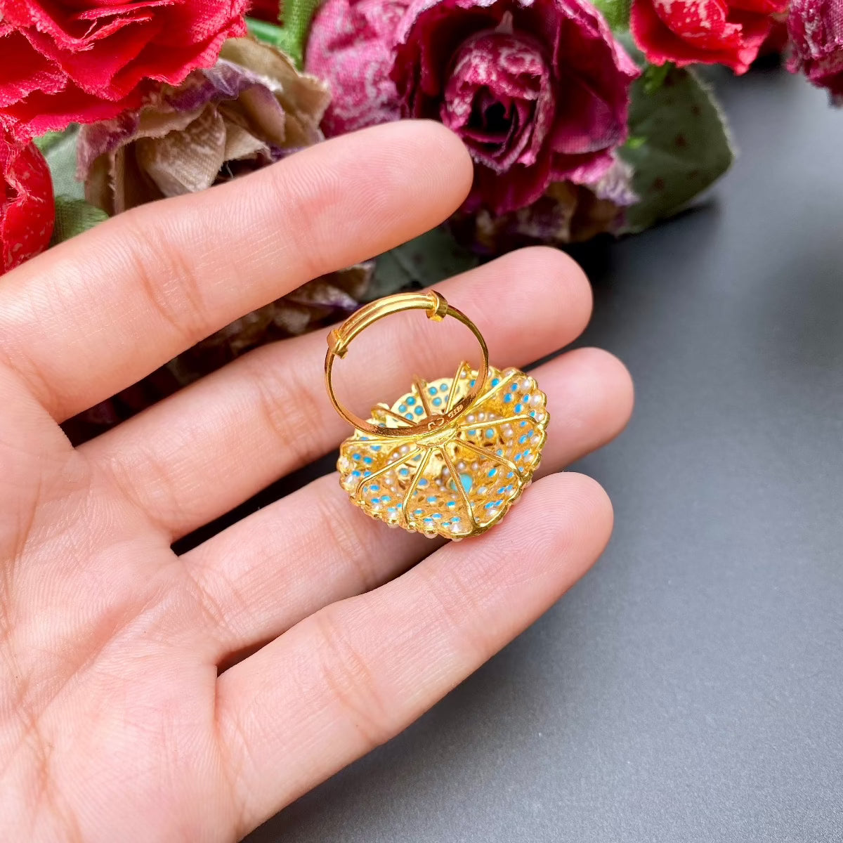 Artificial 2025 gold ring