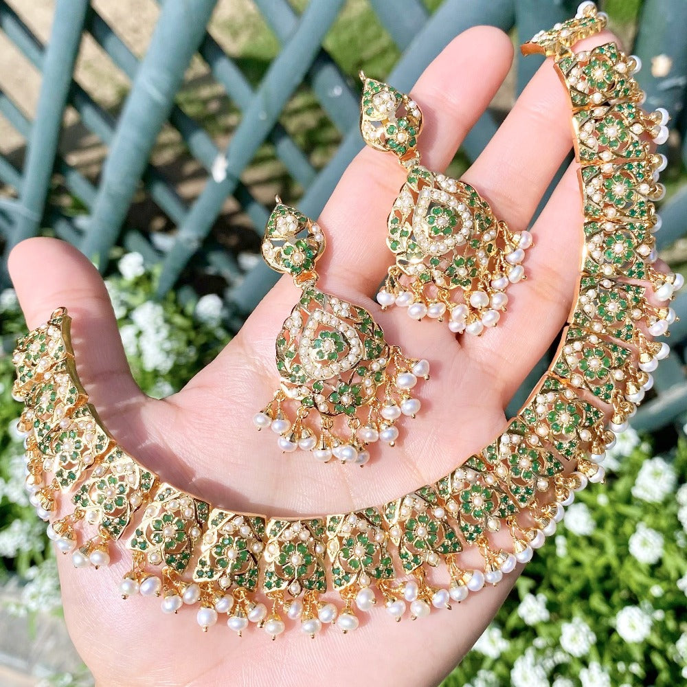 green emerald necklace set in 22k gold