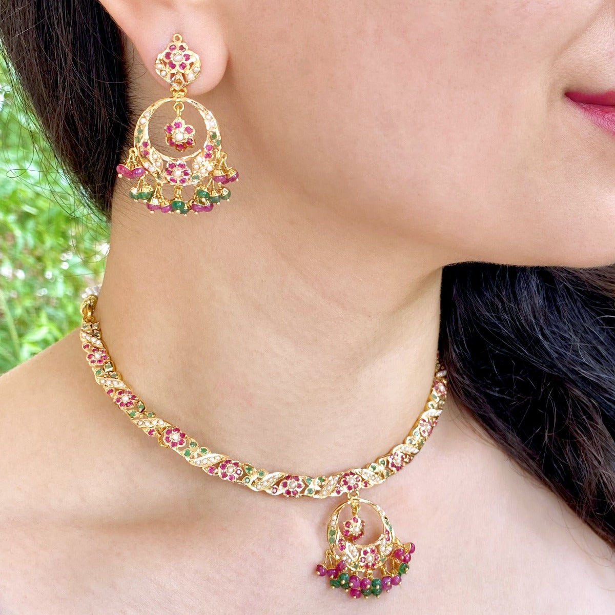 Delicate and Evergreen Jadau Set in 22ct Gold GNS 125