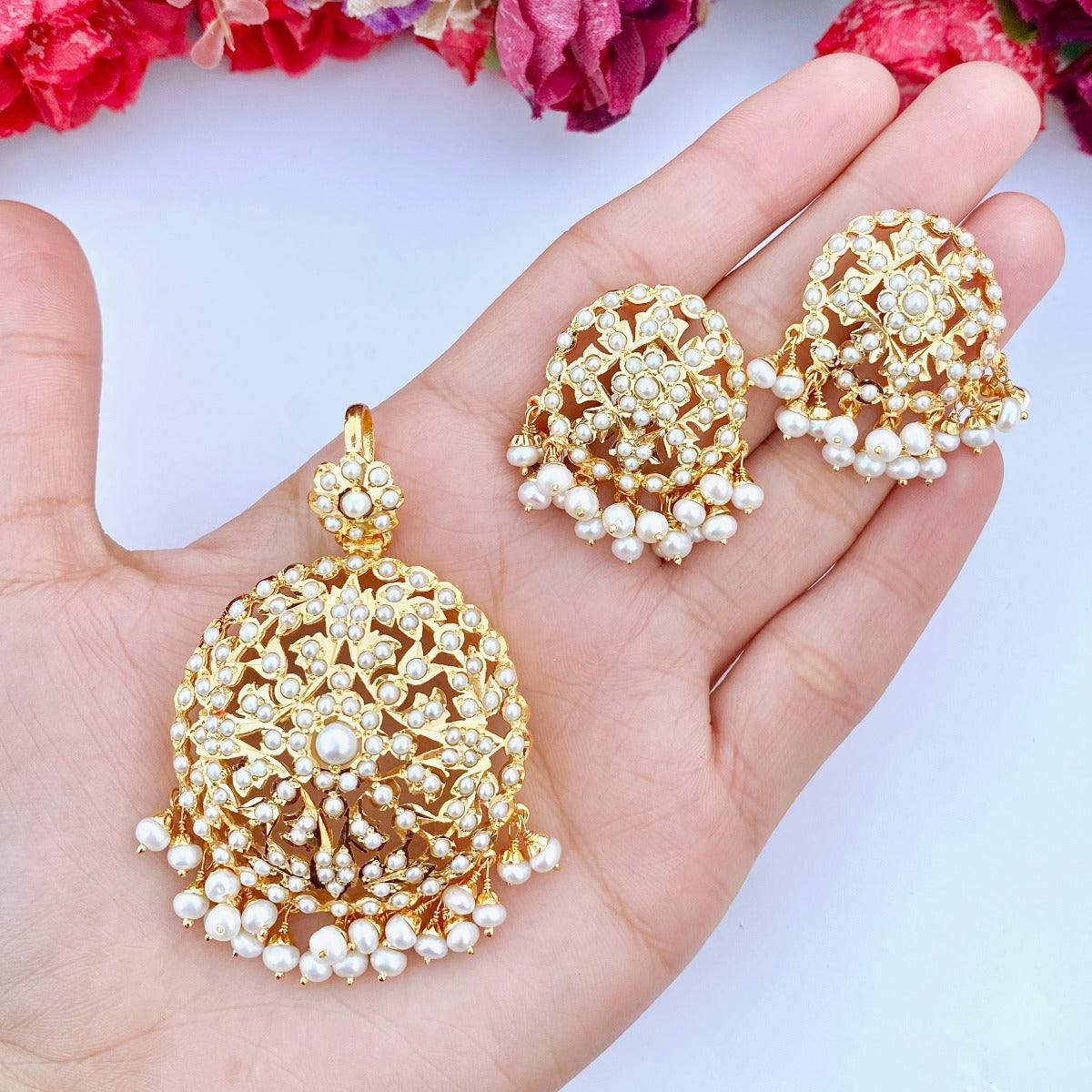 nizami pendant set studded with pearls