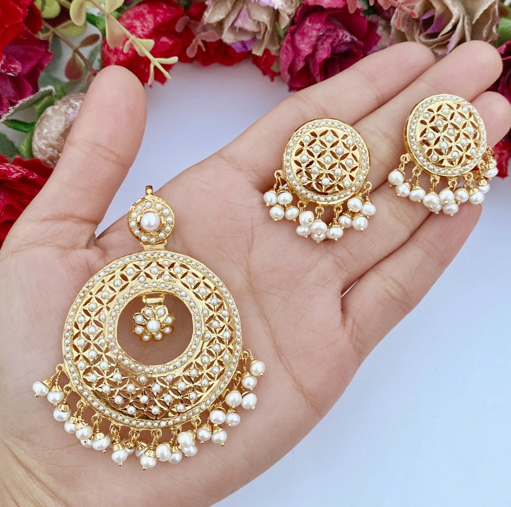 real pearl pendant set under 20000