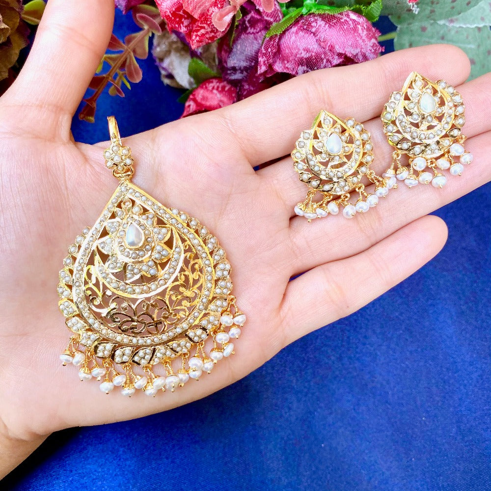gold plated pendant set with original pearls
