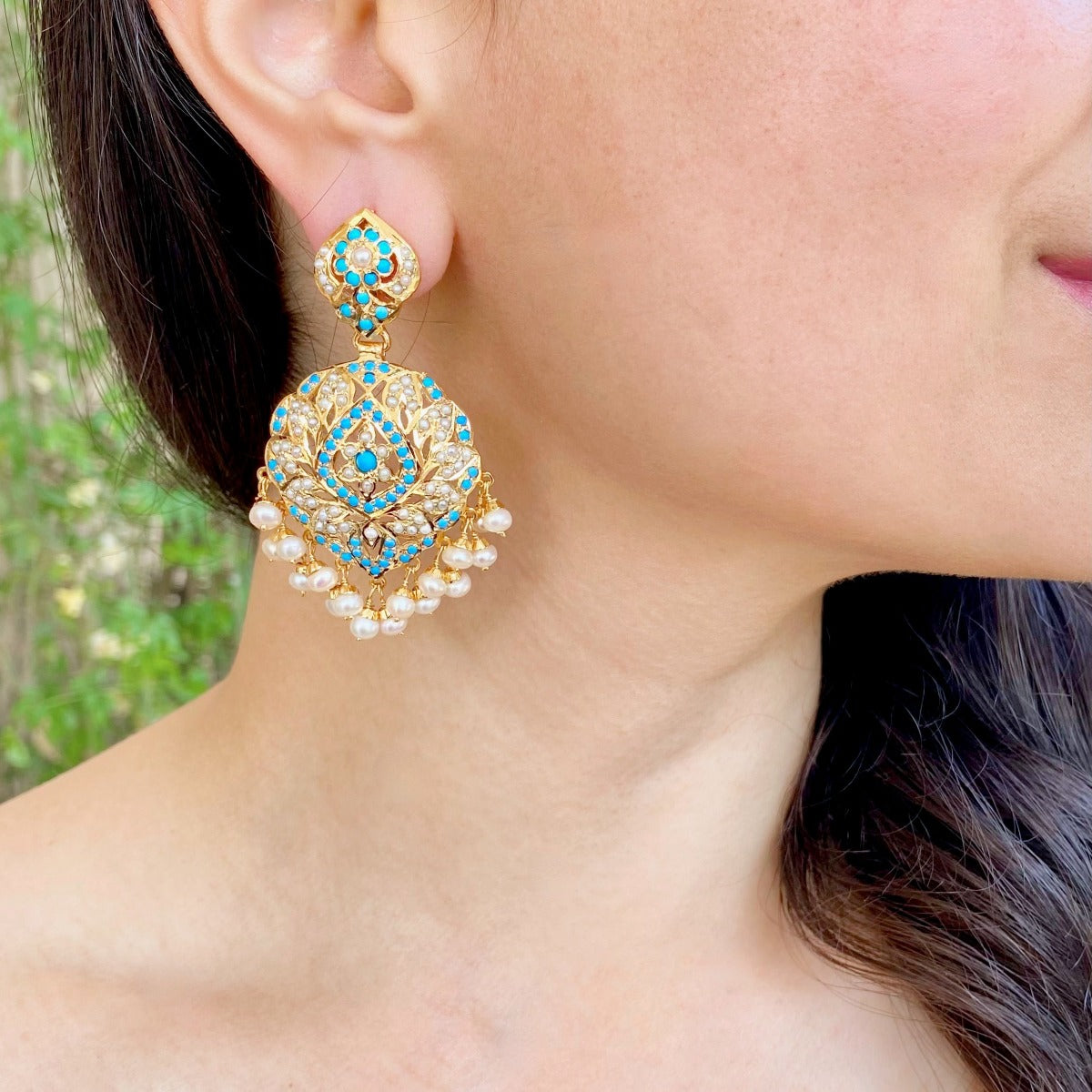 gold polished kundan earrings