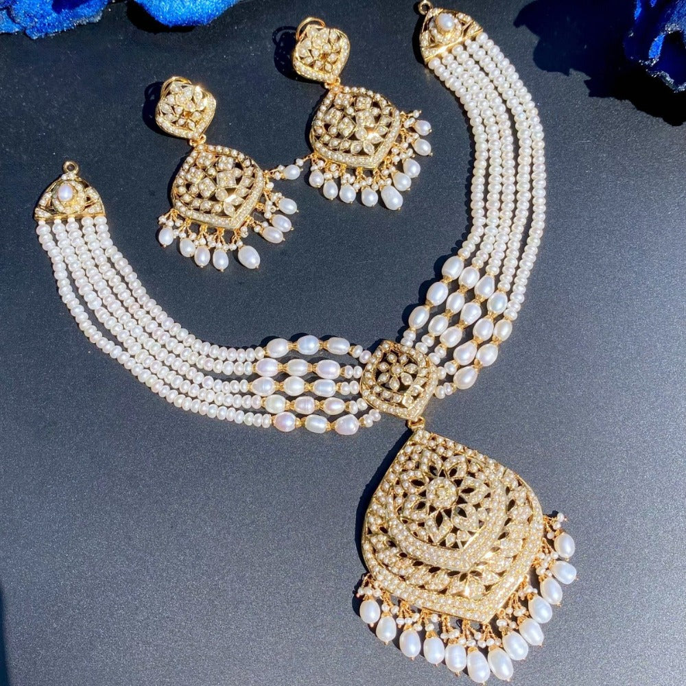 pakistani jadau necklace set studded with pearls