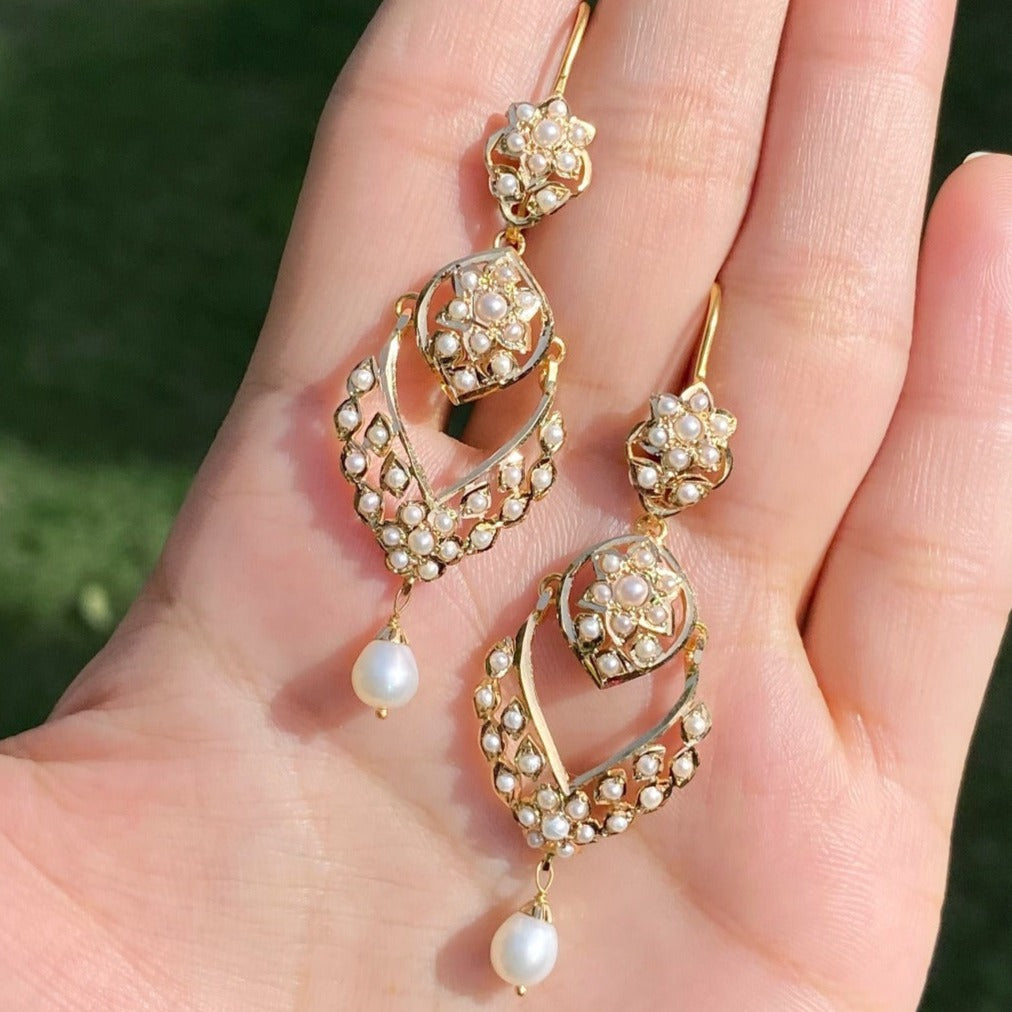 22k gold hook earrings set with pearls