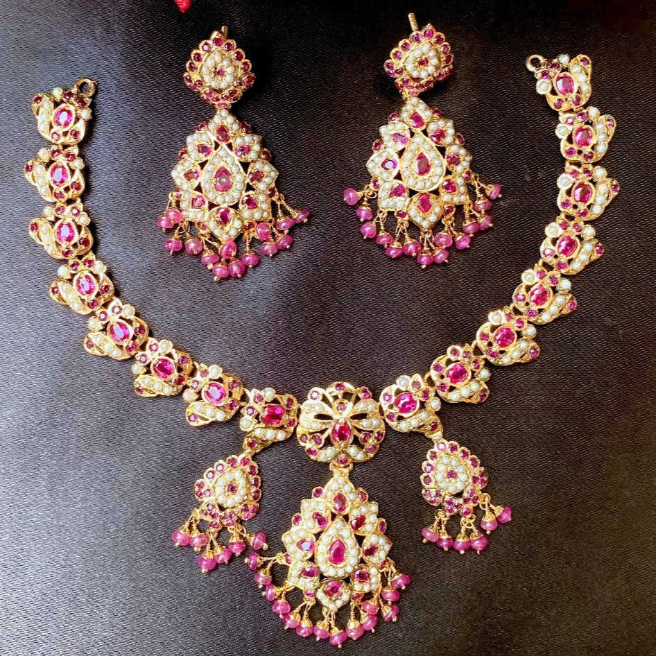 jadau necklace set studded with pearls and rubies