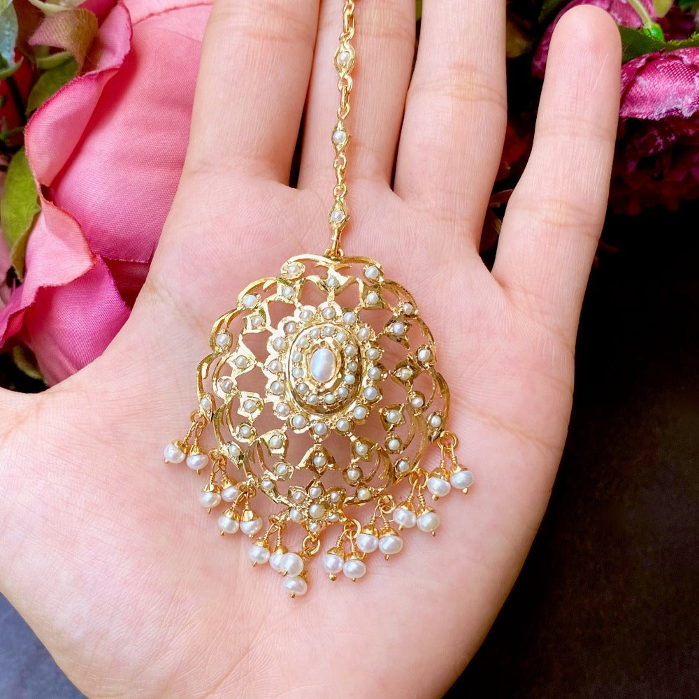 gold plated tikka with pearls