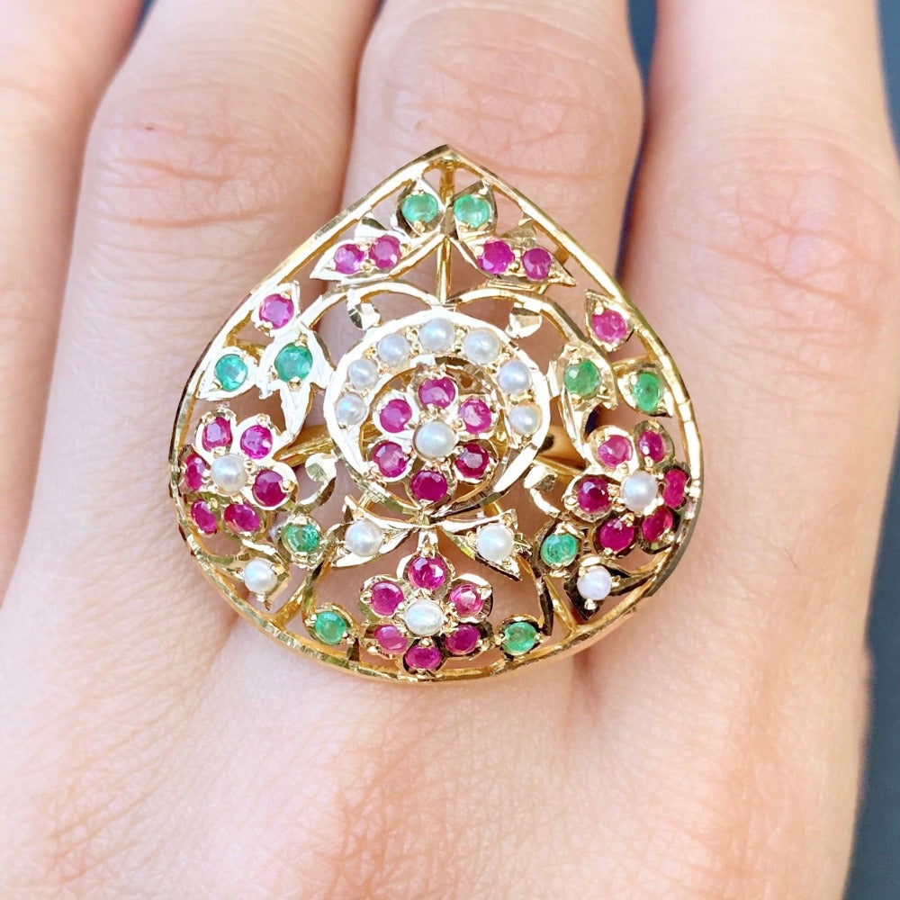 Intricately Crafted Jadau Ring in 22ct Gold GLR 093