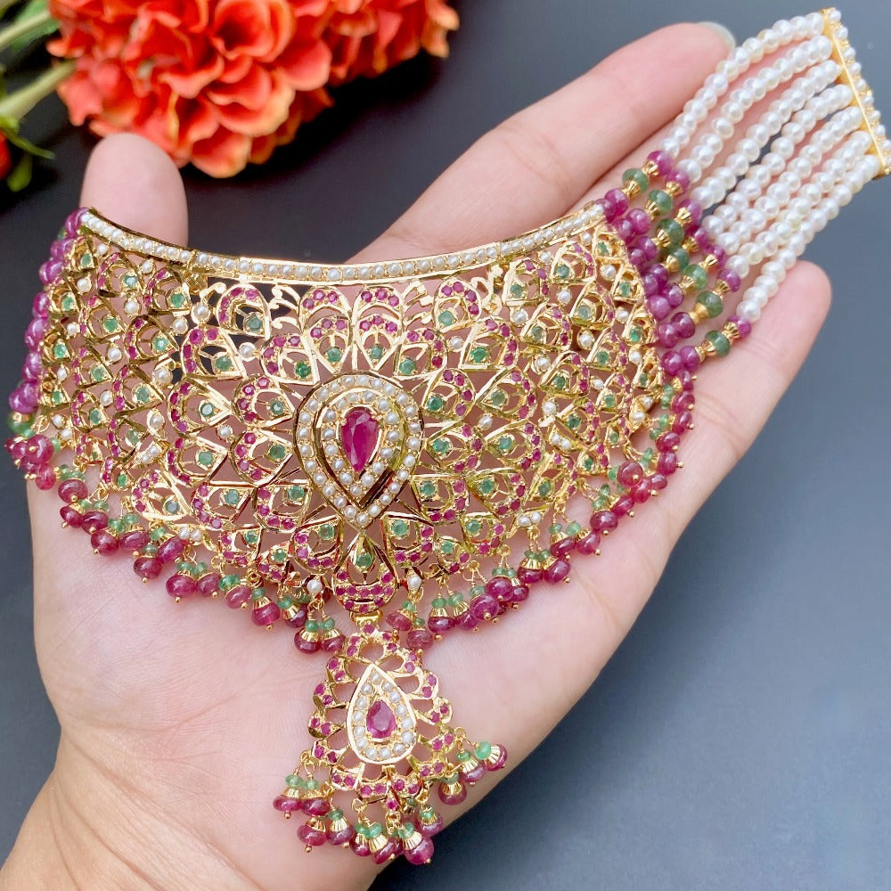 gold necklace set in mughal design