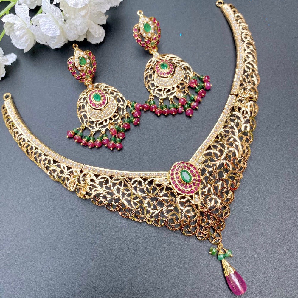 gold necklace set studded with rubies