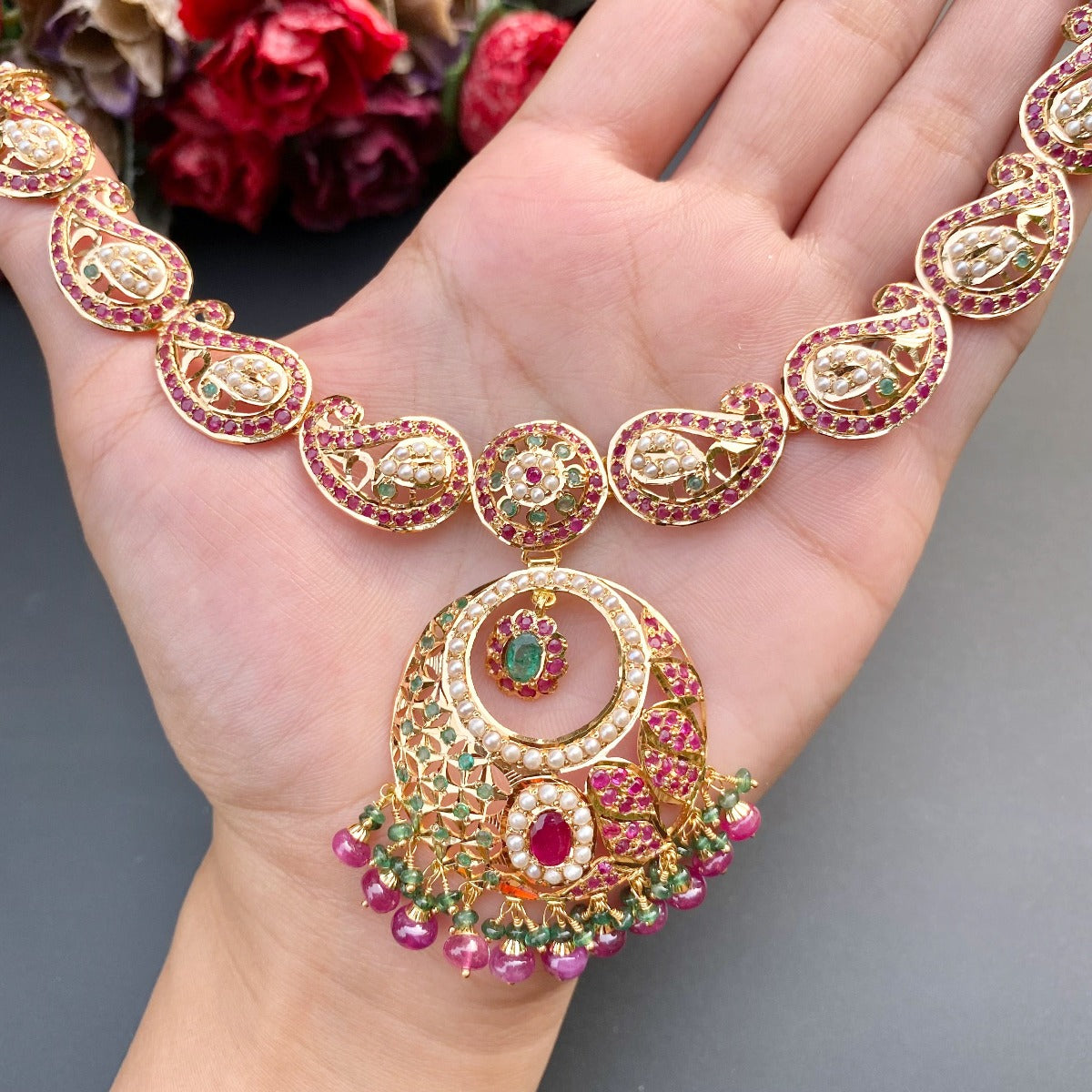 Paisley Design Necklace Set in 22ct Gold GNS 098