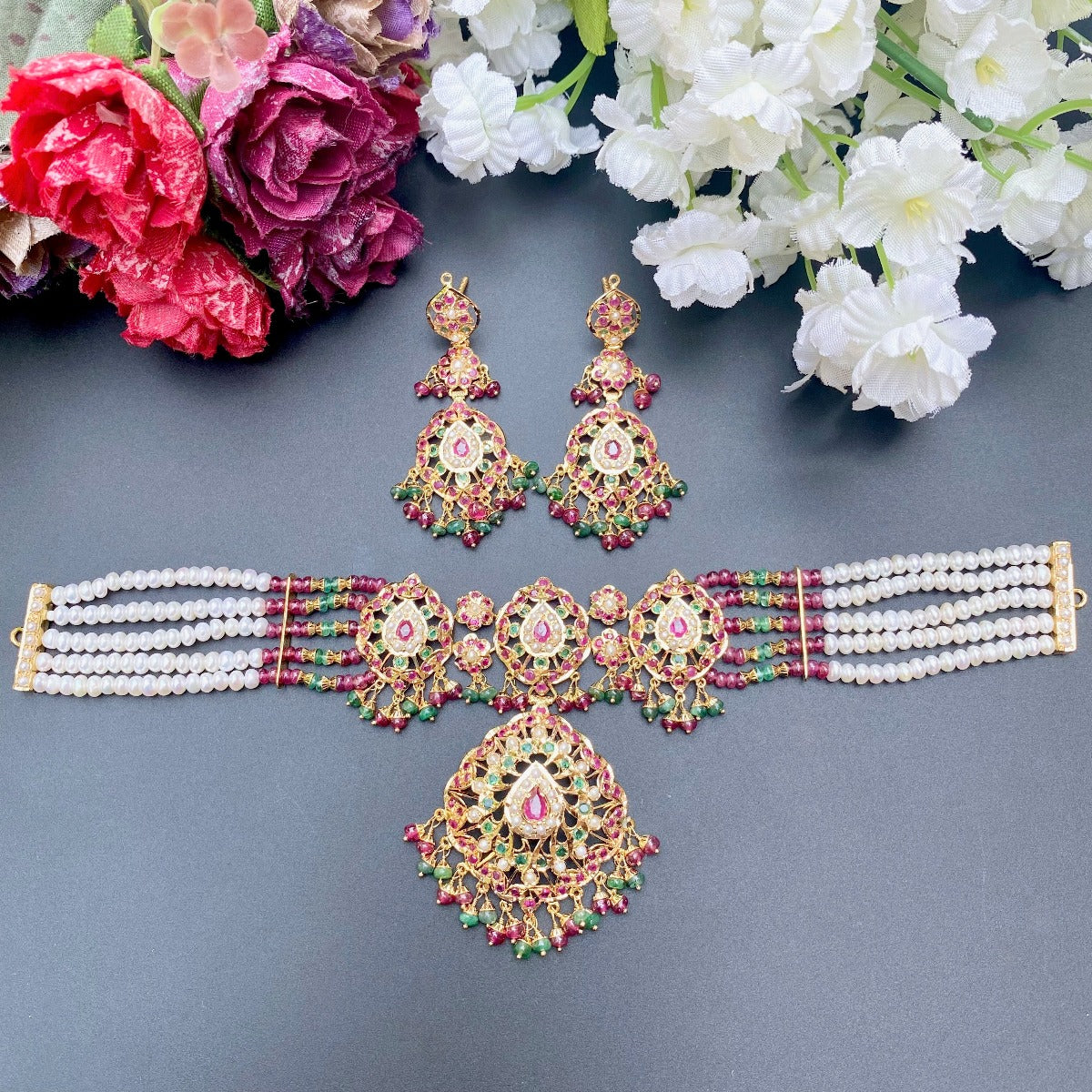 Finely Crafted Jadau Choker Set in 22ct Gold GNS 178