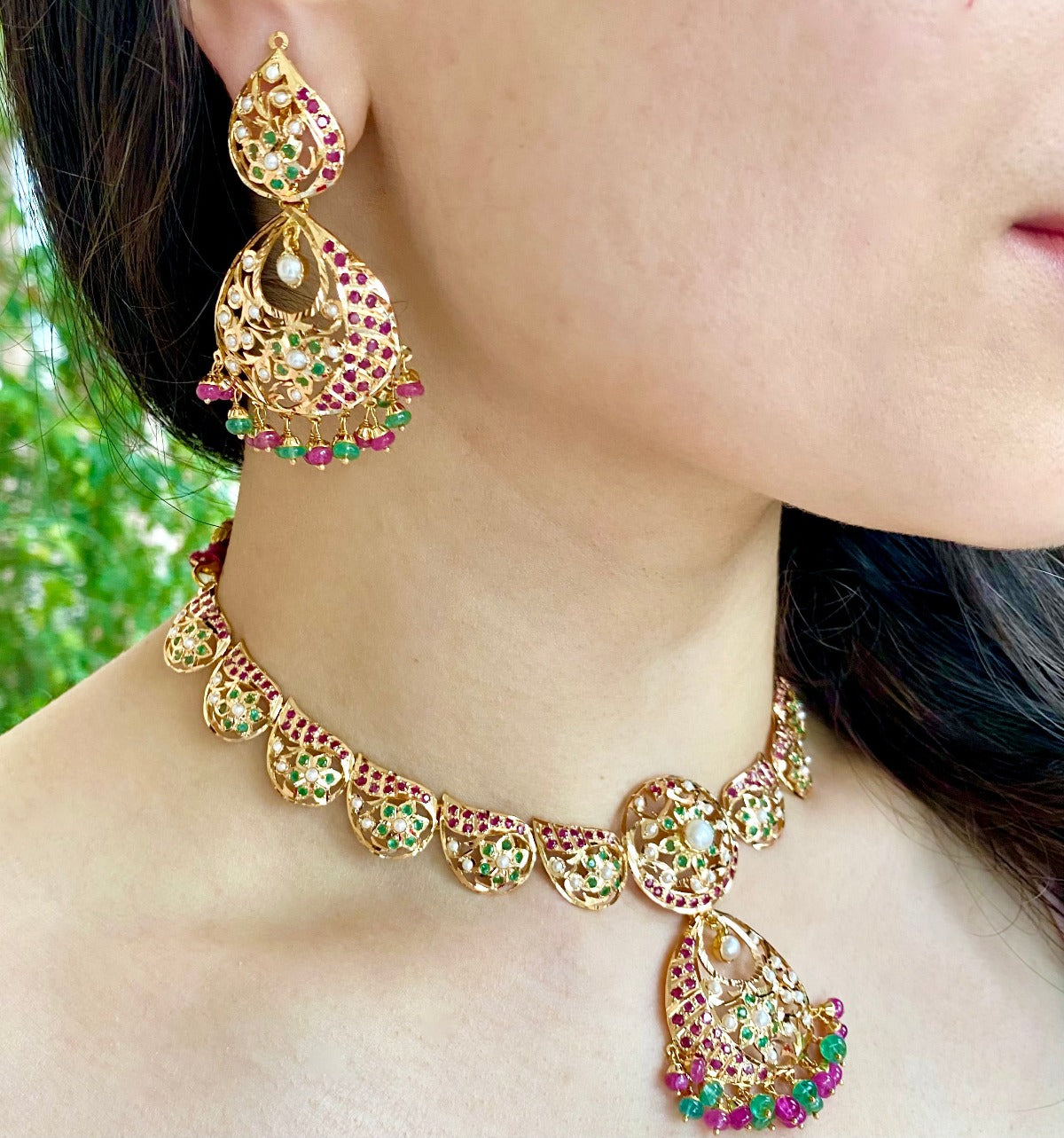Jadau Necklace Set in 22k Gold With Chandbali Styled Earrings GNS 051