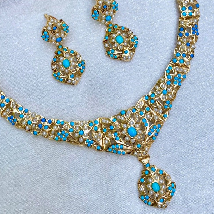 gold polished necklace set with pearls and pheroza