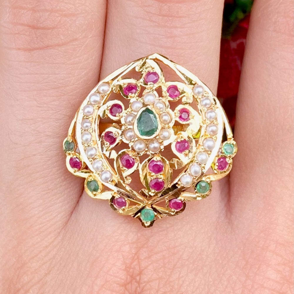 Sophisticated Jadau Ring in 22ct Gold GLR 067