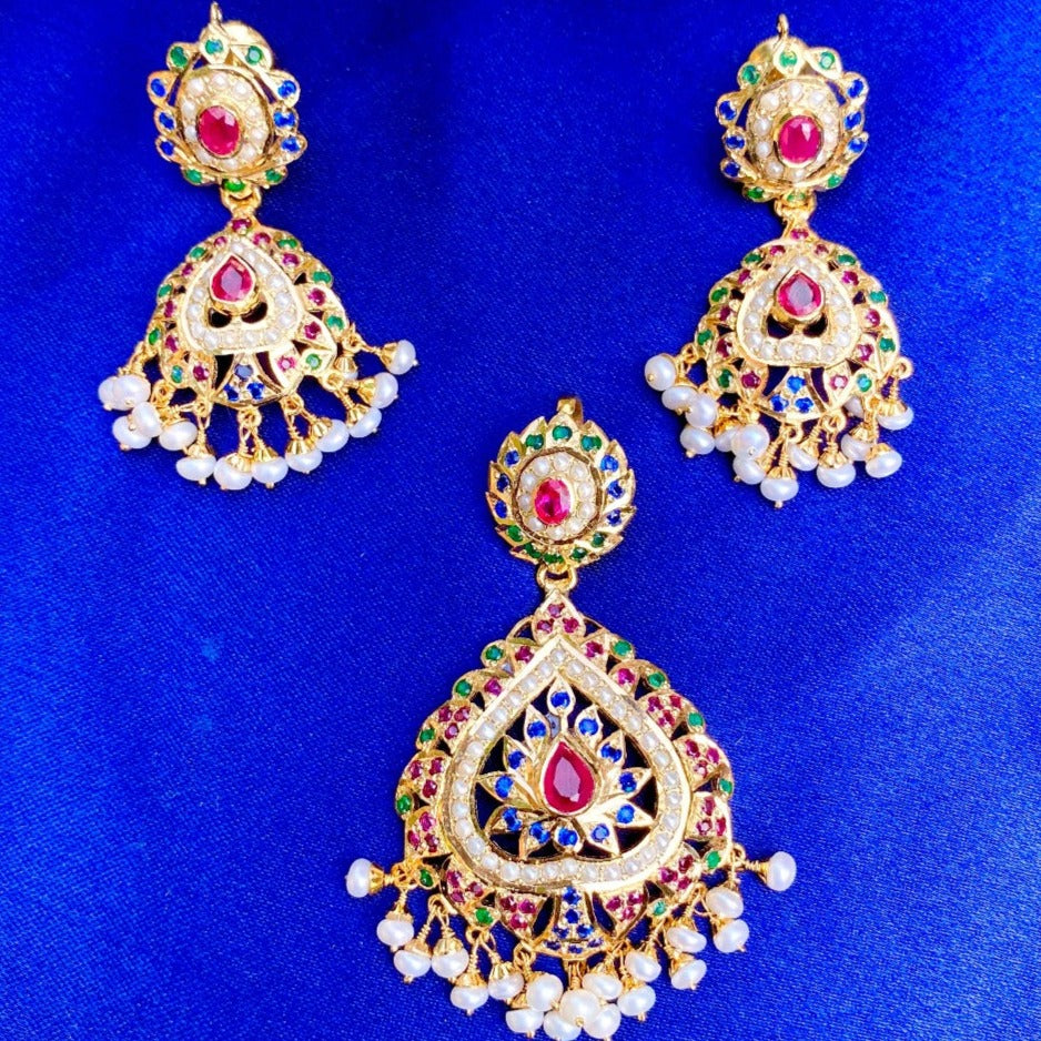 jadau pendant set in silver with gold plating