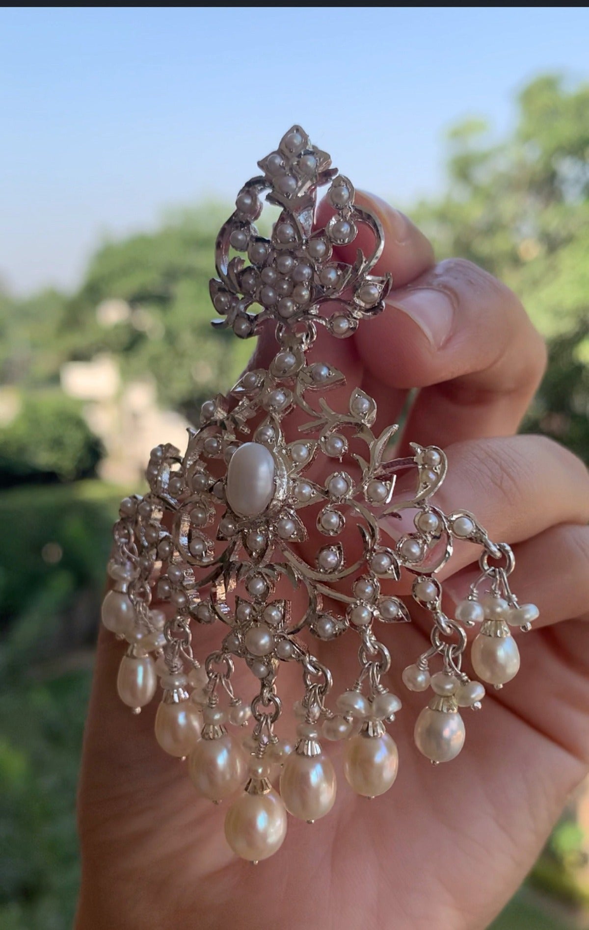 jadau earrings in silver